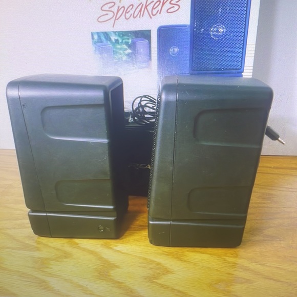 Realistic minimus 0.9 portable amplified studio speaker case cables - Picture 10 of 13